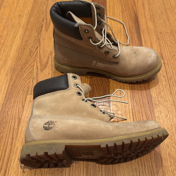 2010s tan women’s timberlands - never worn - Picture 3 of 4